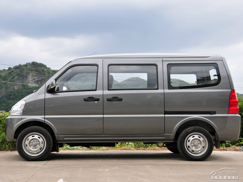  p data-id="gnao2m420r">众泰v10是众泰公司研发的一款面包车,车身