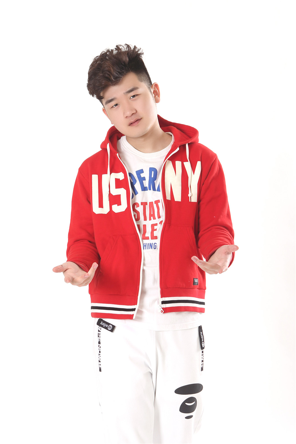  p>李泽熙,男,汉族,2000年1月1日出生于河南开封