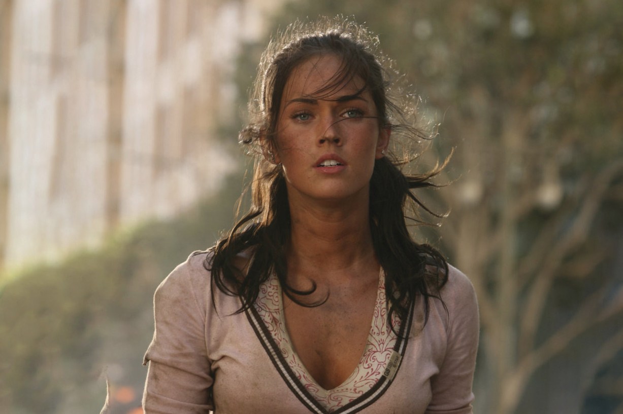  p>米凯拉·贝恩斯是2007年上映的电影《变形金刚》中的女主角,由 a