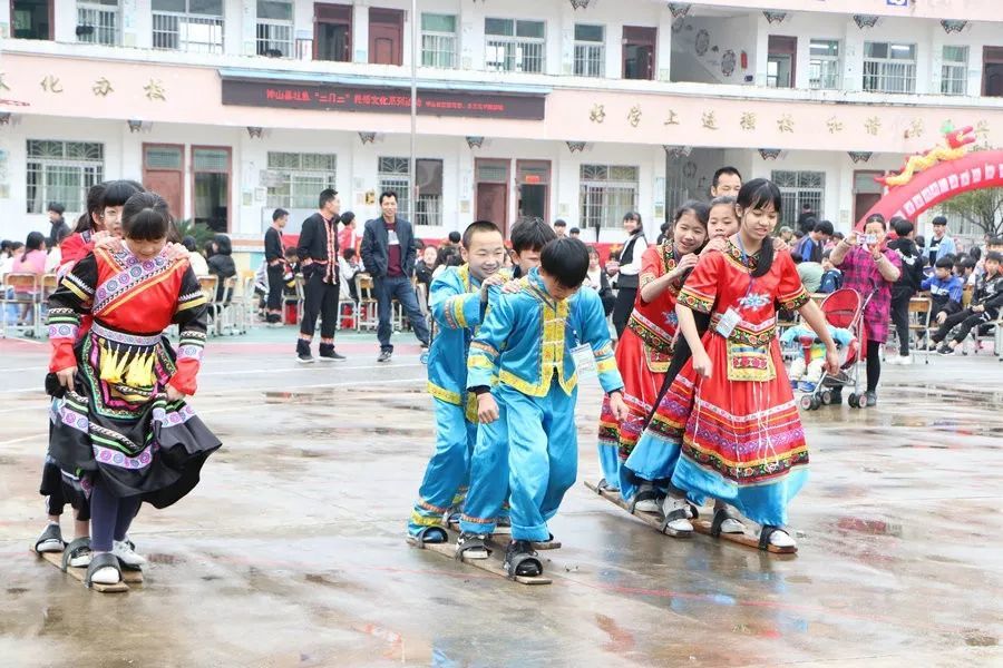  p data-id="gnb8ocsqqb">壮族板鞋舞发源于 a target="_blank" href=