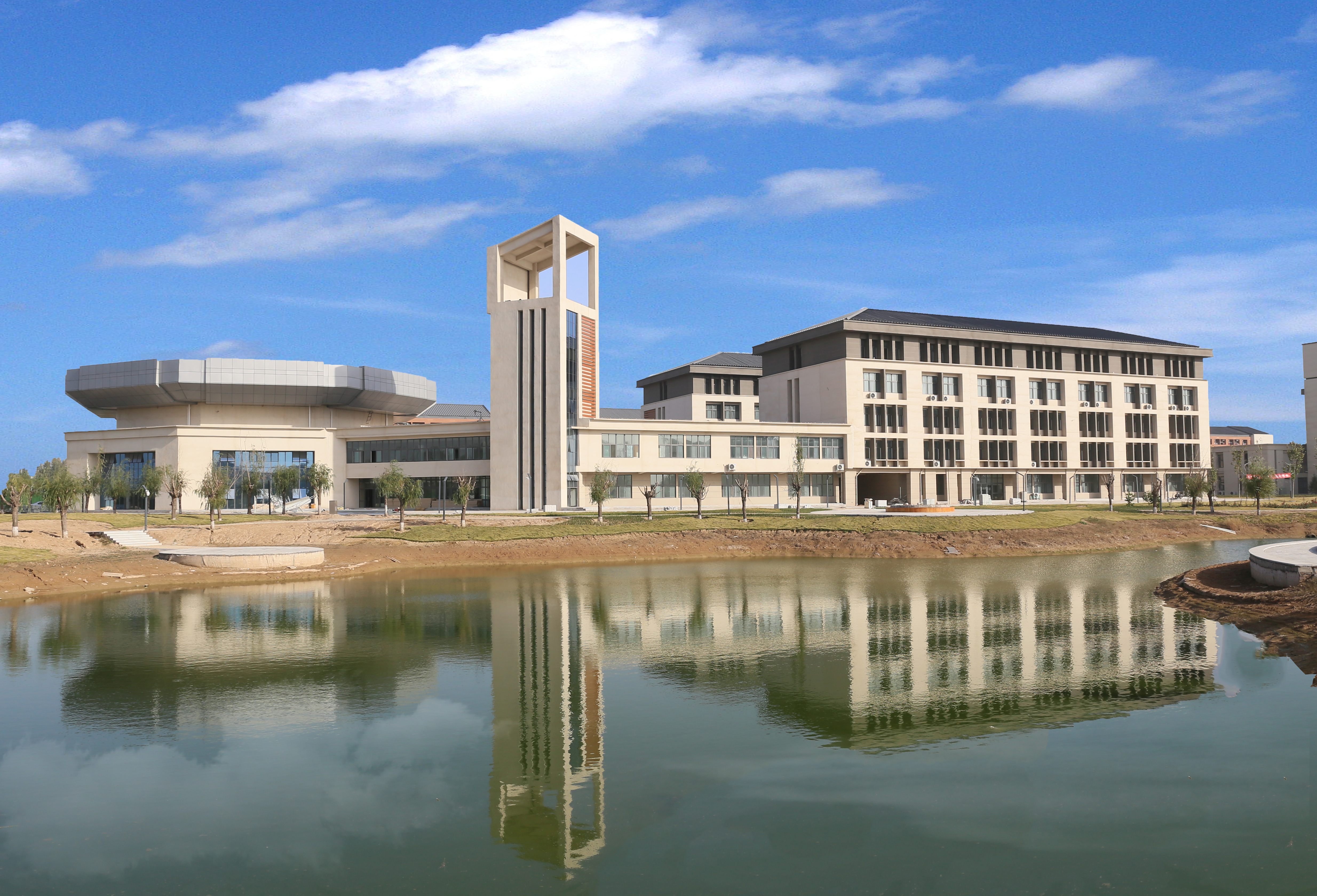  p>新乡工程学院,原河南科技学院新科学院创建于2003年,是经教育部