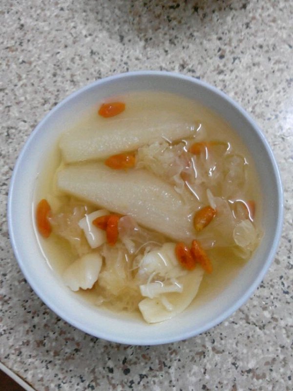 冰糖百合雪梨汤