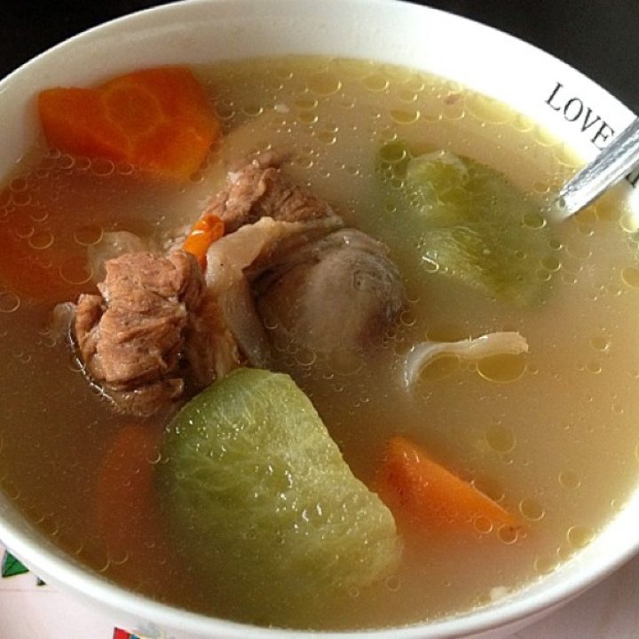 青红萝卜煲猪骨