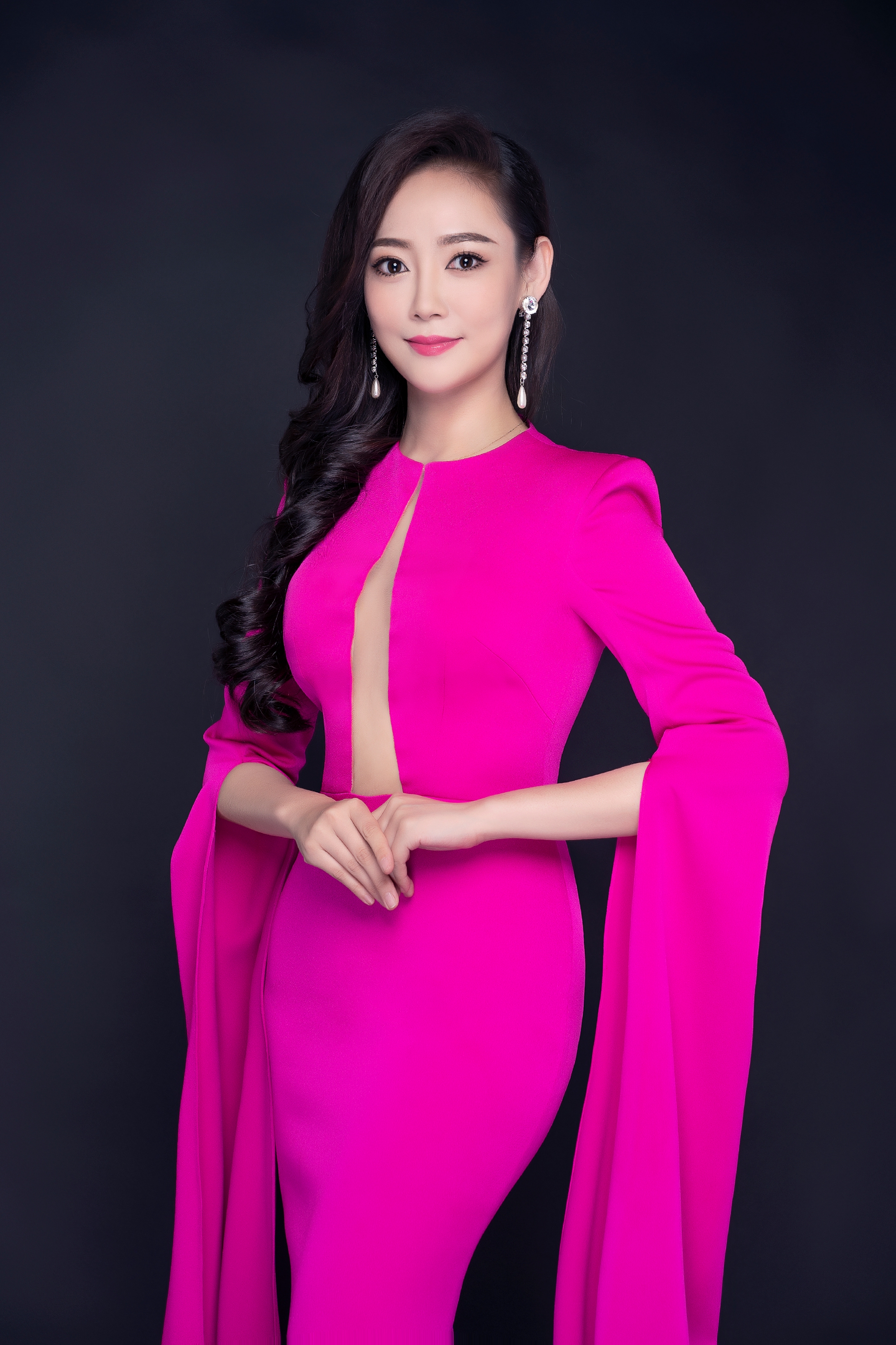  p>刘桐,1990年7月3日出生于辽宁省铁岭市,中国内地女高音歌唱演员