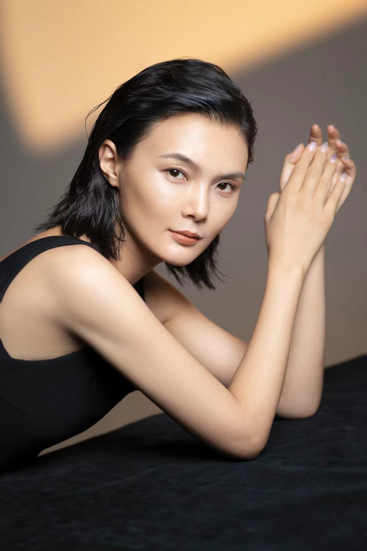 毕业于重庆大学美视电影学院表演系,中国内地女演员,主持人,国家一级 