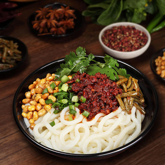 新疆鸡肉拌米粉