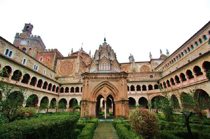  p data-id="gn8ys4aeeh">《圣玛利亚皇家修道院》作为四个世纪西班牙