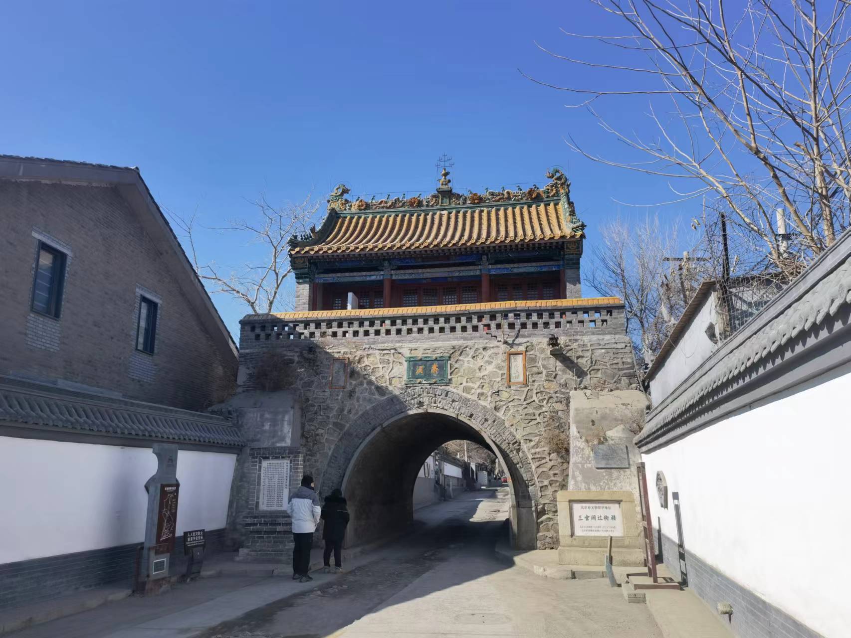 过街楼,又称灯阁,位于 a target="_blank" href="/item/北京市/126069