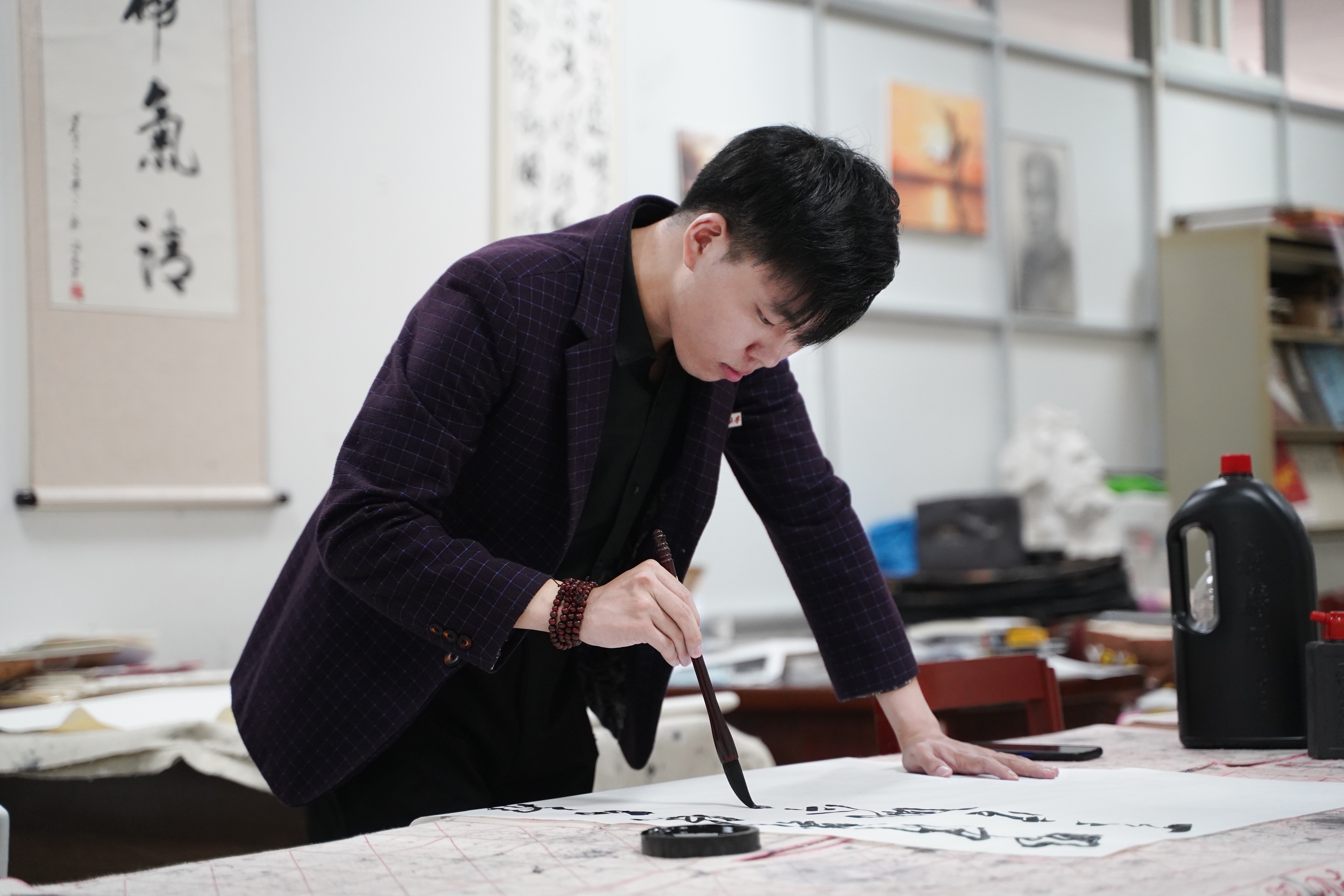  p data-id="svbrcuzjw13c">王康博,号博雅斋主,男,汉族,2000年8月