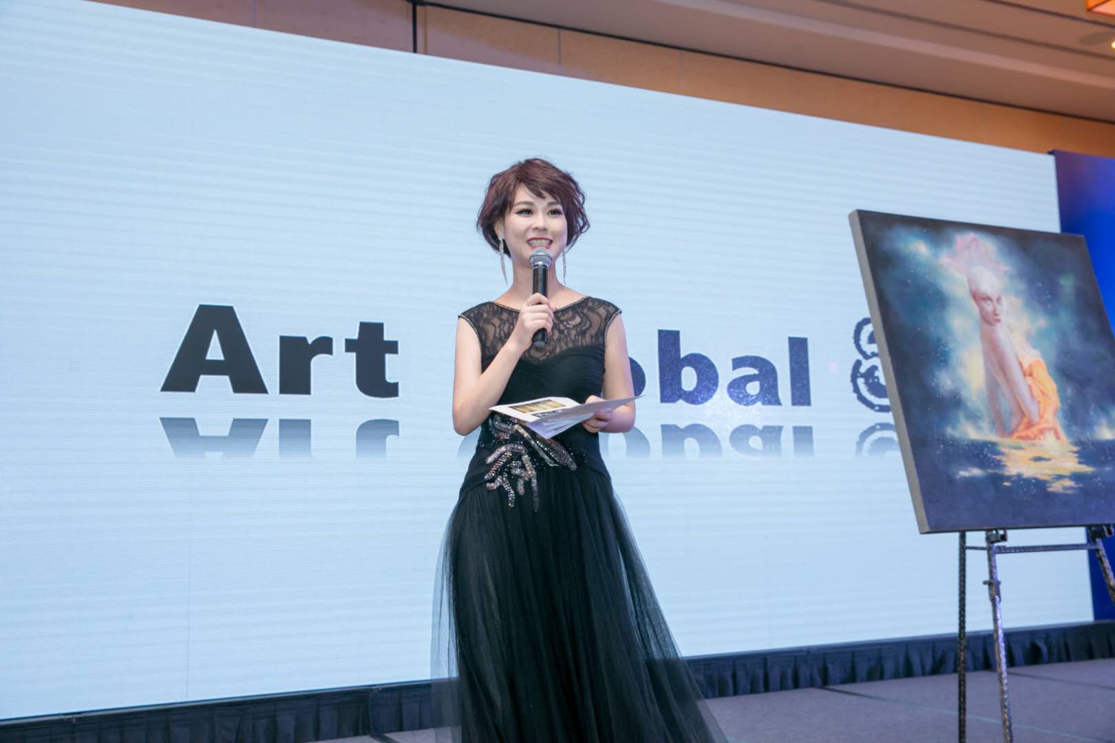 新加坡6届春晚主持人,央视新媒体《见证人物》主持人.