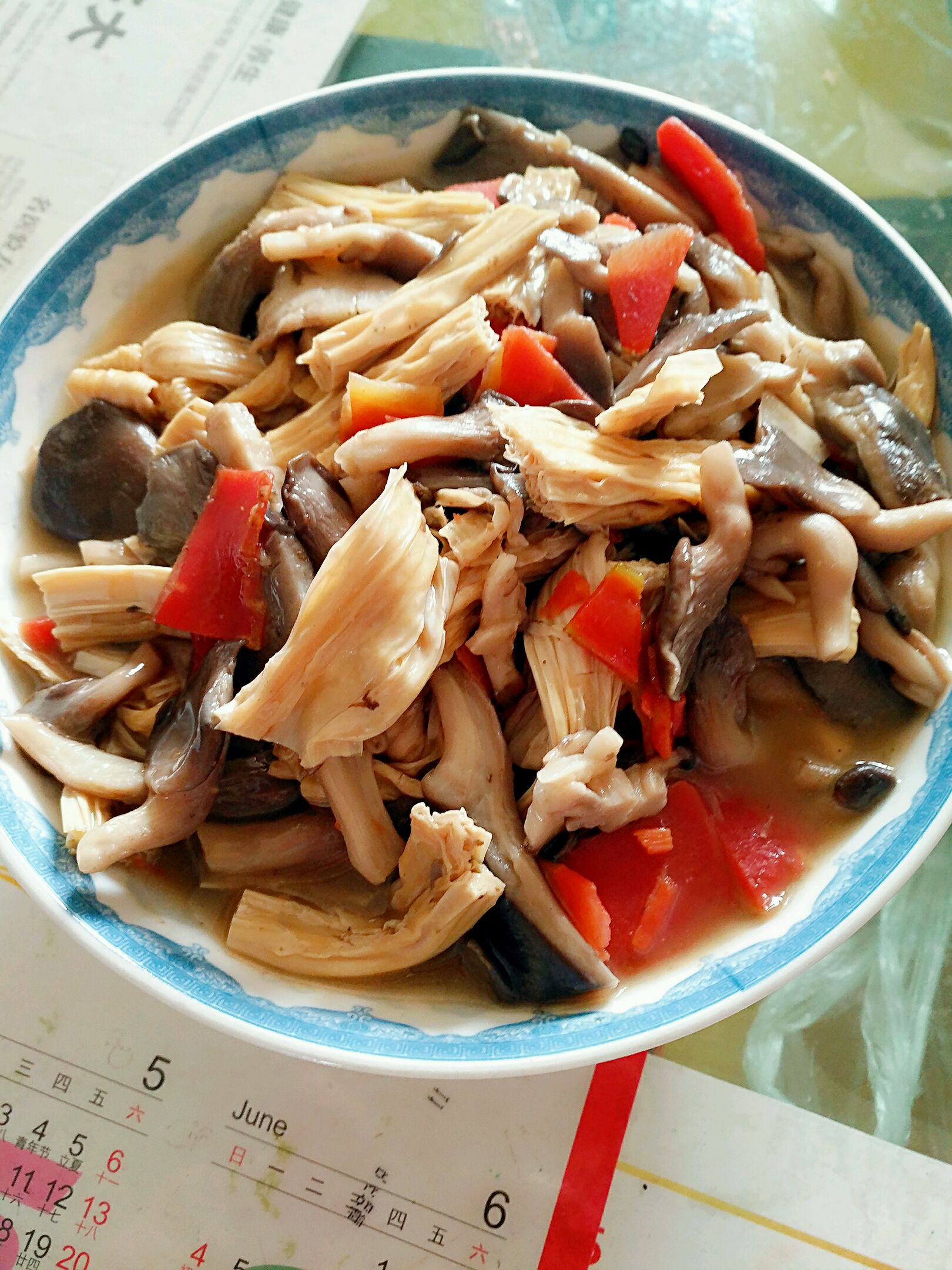 磨菇烩腐竹