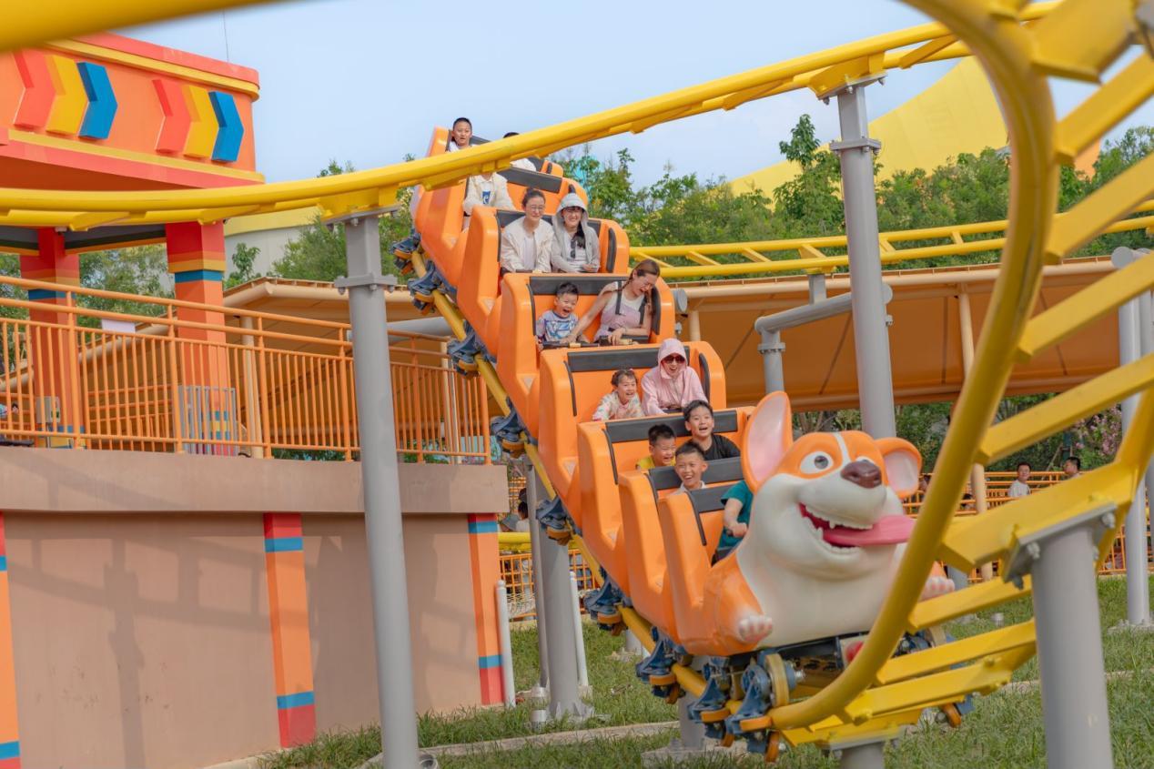 是一座由华强方特集团与济宁市人民政府共同打造的大型高科技主题乐园