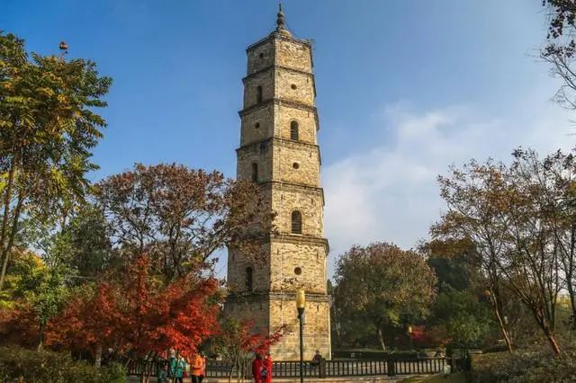  p>文峰公园位于湖北省 a target="_blank" href="/item/京山市