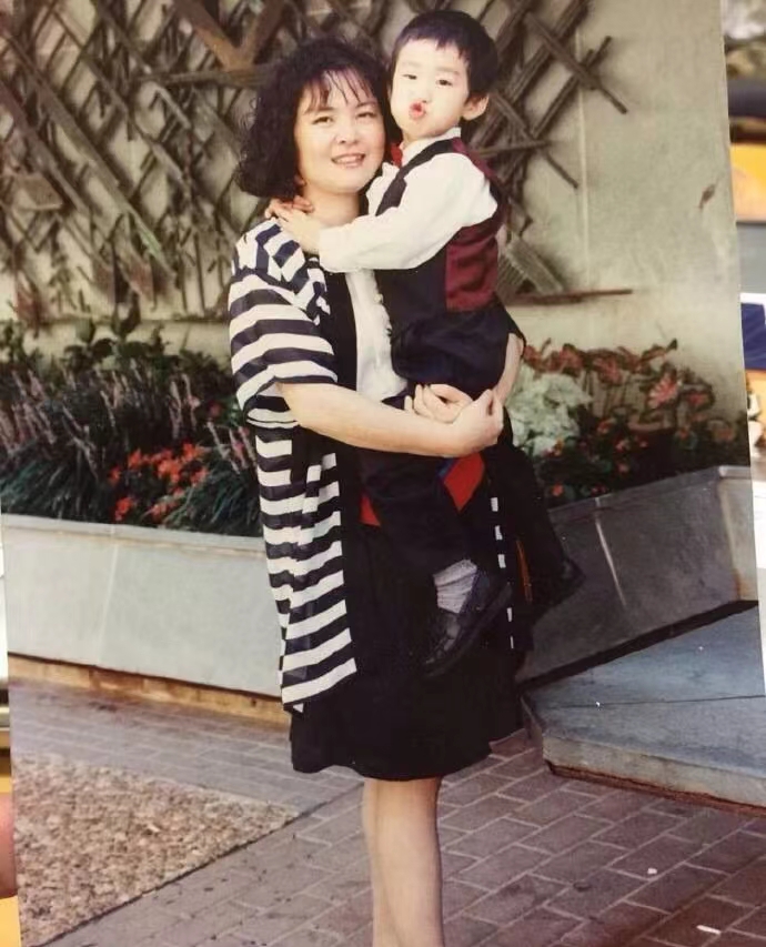 ,1989年10月11日出生于加拿大,就读于<a target=