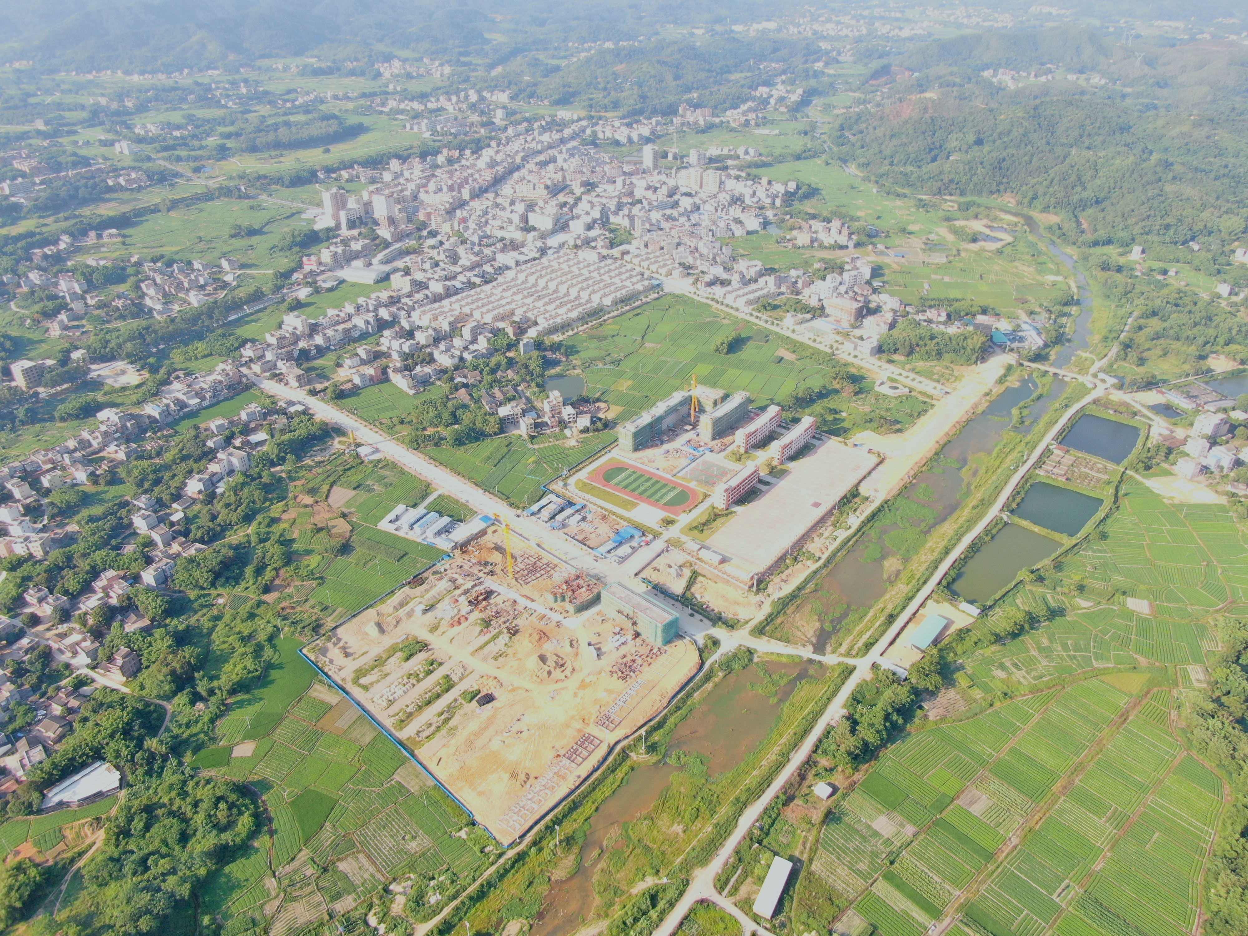 data-lemmaid="132473">广东省 /a>阳江市阳春市西南部55公里处,与