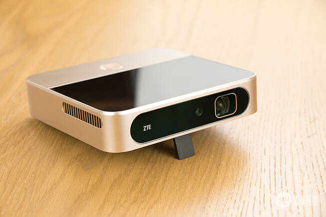  p>中兴spro2移动智能投影仪是 a target="_blank" href="/item/中兴