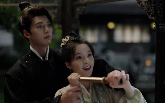 《侯门夫人不好当》饰陆少阳（左）