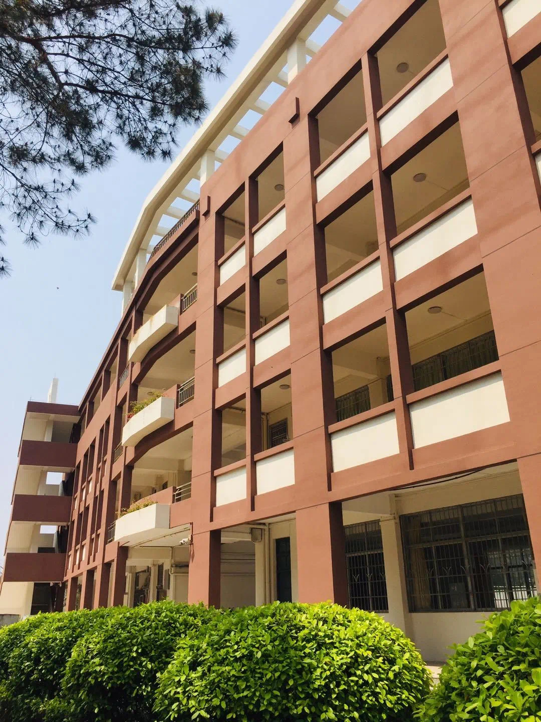 颜乐天纪念中学