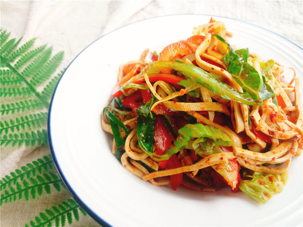  p data-id="gn6r75vuv2">拌什锦是一道家常菜肴,不含防腐剂,制作难度