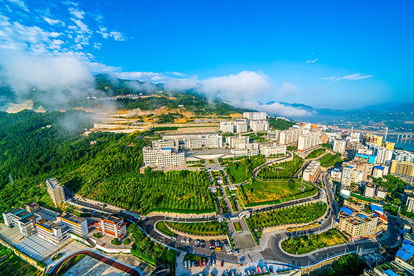  p>巴东县,隶属湖北省 a target="_blank" href="/item/恩施土家族