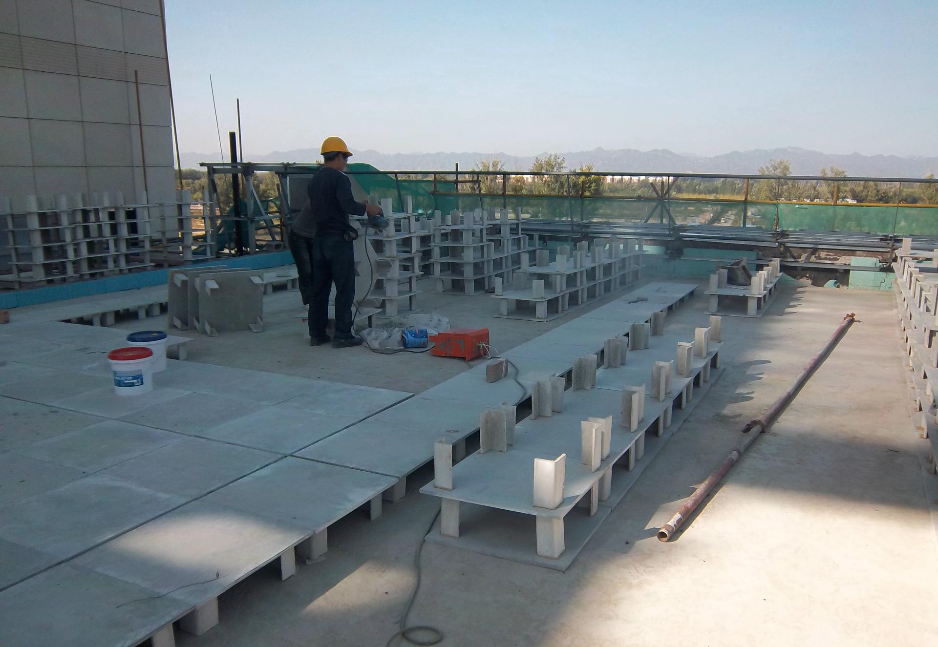 架空屋面是在屋面防水层上采用薄型制品架设一定高度的空间,起到隔热