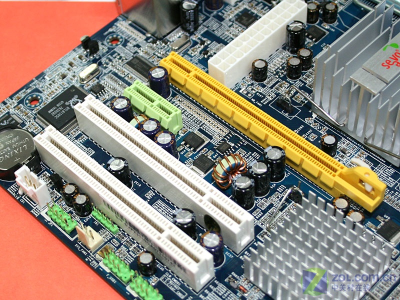 "5825574">cpu插槽 /a>:lga 775 /p> p>内存类型:ddr2 /p> p>集成芯片