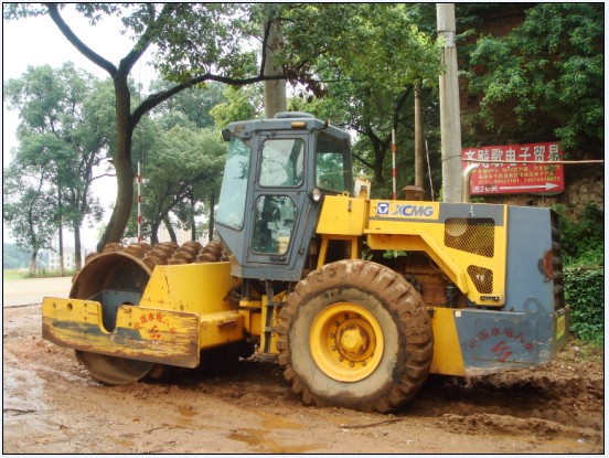 data-lemmaid="12717562">单位压力 /a>,由于凸块形似羊足故称羊足碾