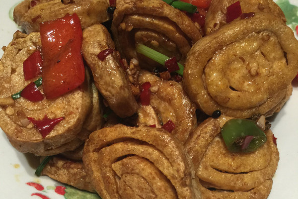  p>霉千张是绍兴市上虞松厦镇的著名特产,制作历史悠久,霉千张具有