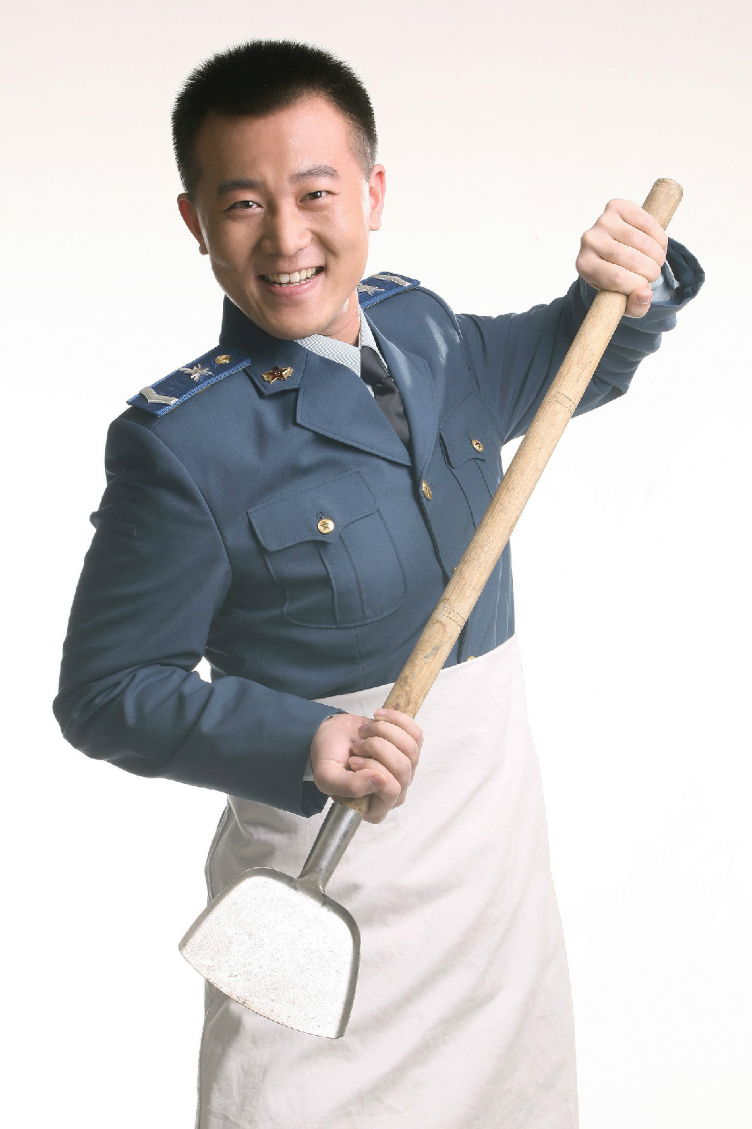  p data-id="gnwz6qisgs">王磊,空政电视艺术中心演员.