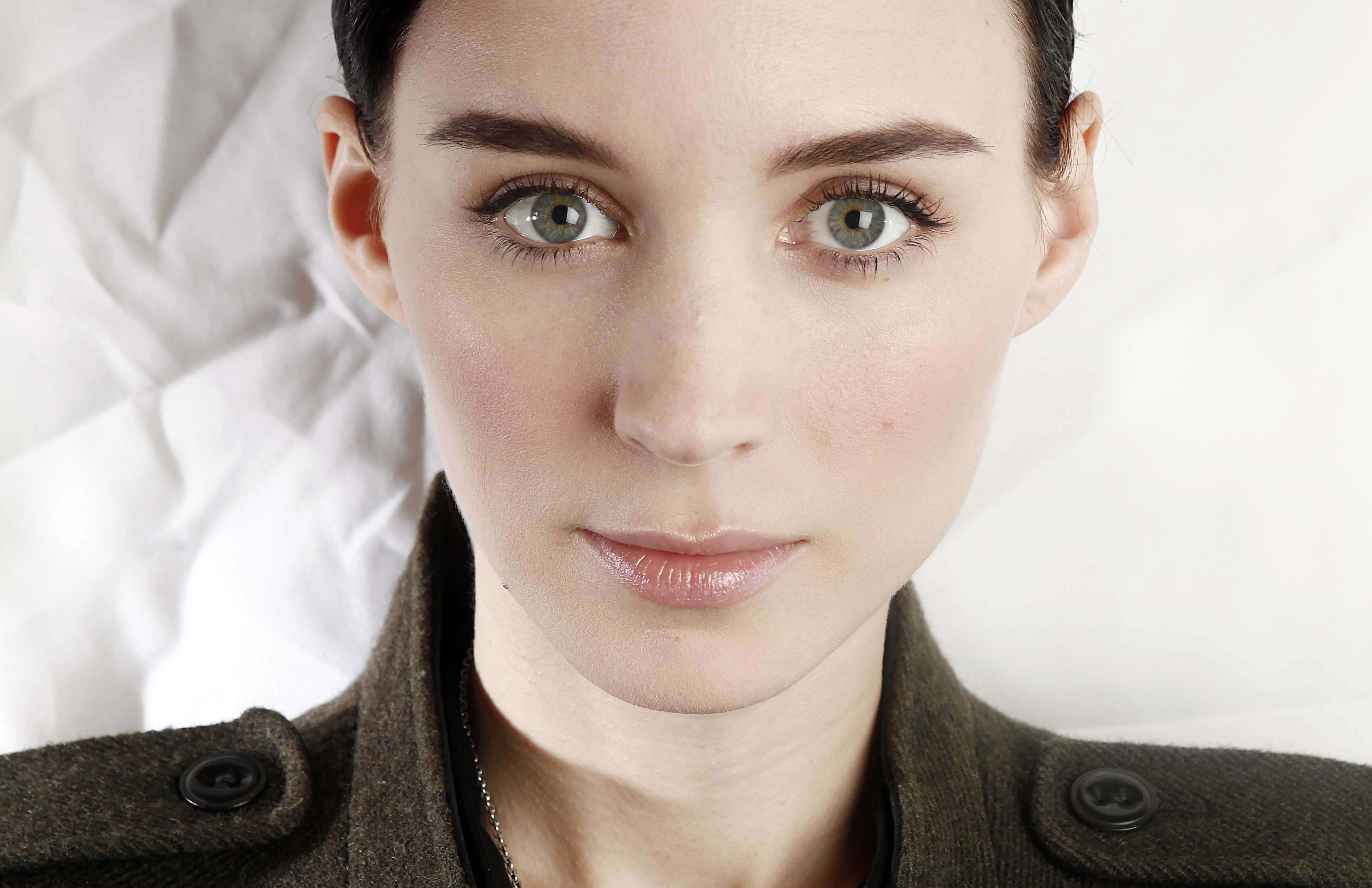  p>鲁妮·玛拉(rooney mara),1985年4月17日出生于美国纽约,美国影视