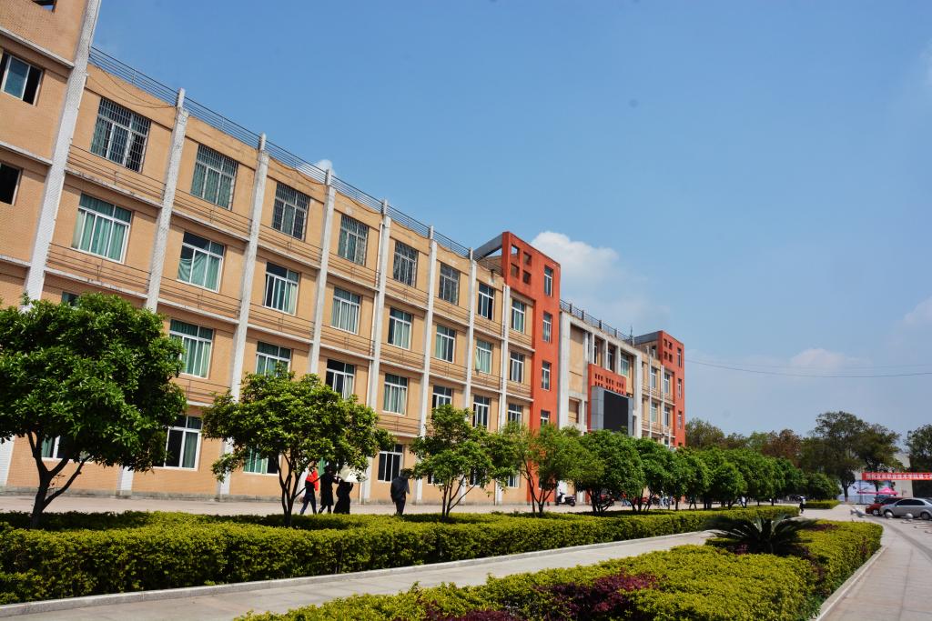 学院( i>yibin vocational and technical college /i>),简称宜职院