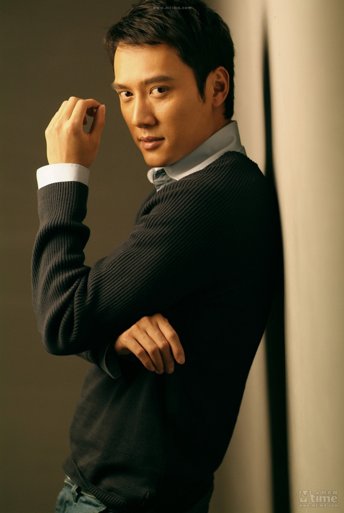  p>冯绍峰,原名冯威,1978年10月7日出生于上海市,中国内地男演员,毕业