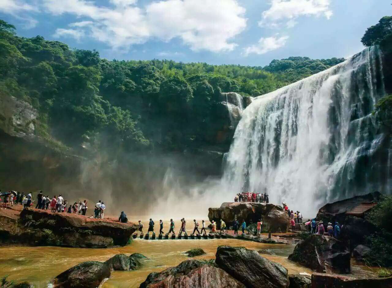  p>赤水大瀑布景区(又名十丈洞景区)位于 a target="_blank" href="