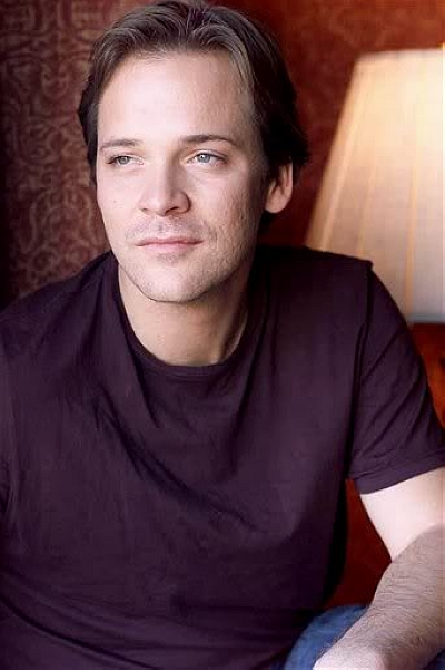  p>彼得·萨斯加德(peter sarsgaard),1971年3月7日出生于美国伊利诺