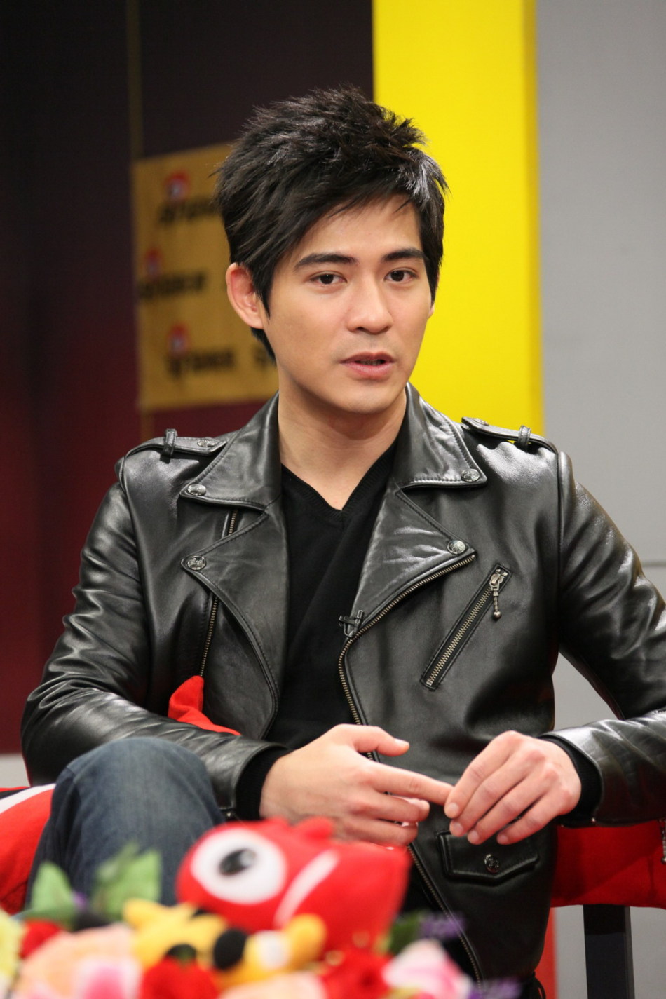  p>周渝民(vic chou),1981年6月9日出生于台湾省宜兰县,中国台湾影视