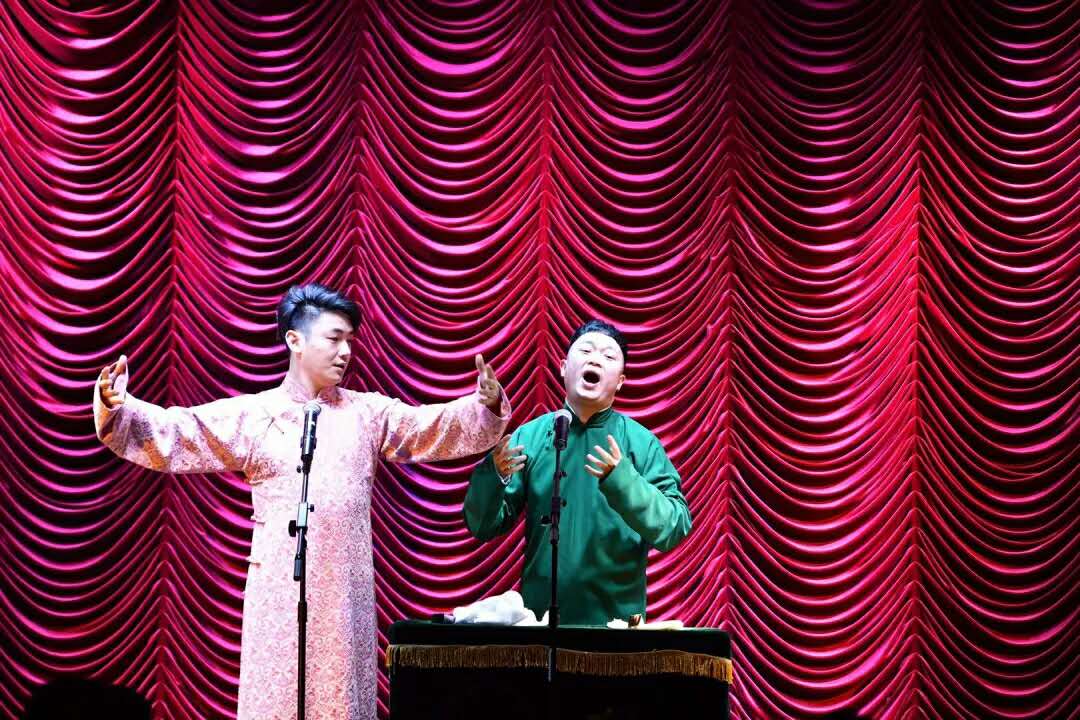  p>笑工场现在有两处"大本营":天心阁剧场每周五到周日晚演出;新湖南