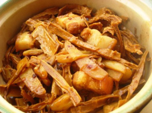 笋干焖五花肉