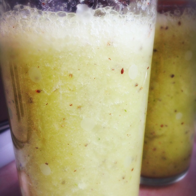 清新奇异果黄瓜苏打