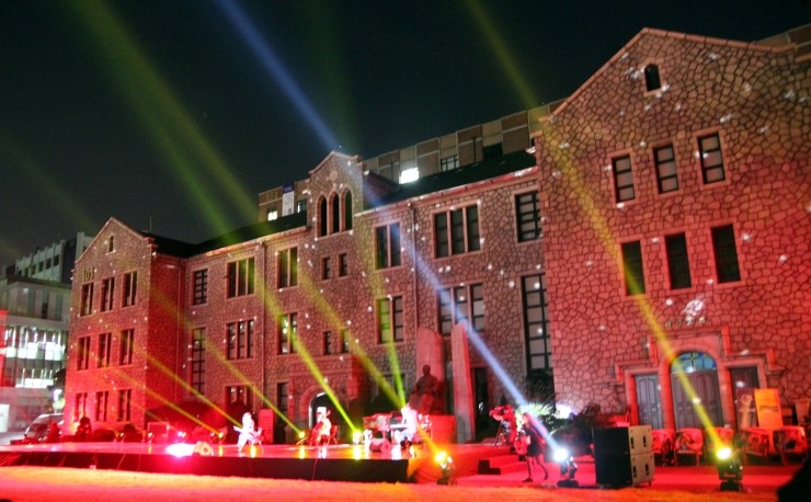  p>中央大学(               ,chung-ang university)是 a target="