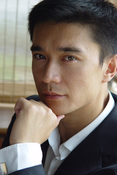  p>张明健,中国男演员,1972年5月25日出生于山东烟台,1996年毕业于 a