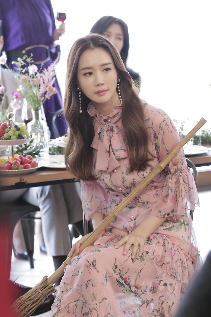  p>李多海(         ,lee da hae),1984年4月19日出生于韩国首尔,韩国