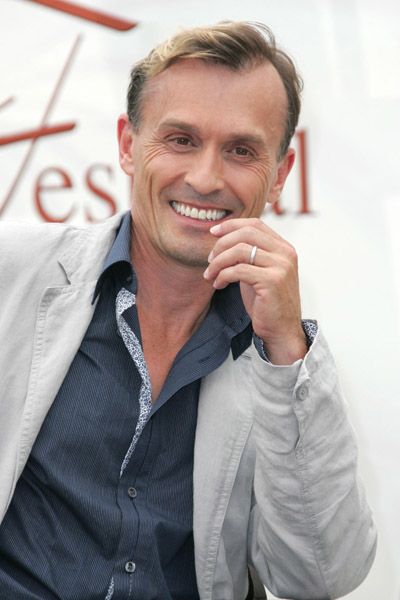 p>罗伯特·克耐普( i>robert knepper /i>),1959年7月8日生于俄亥俄