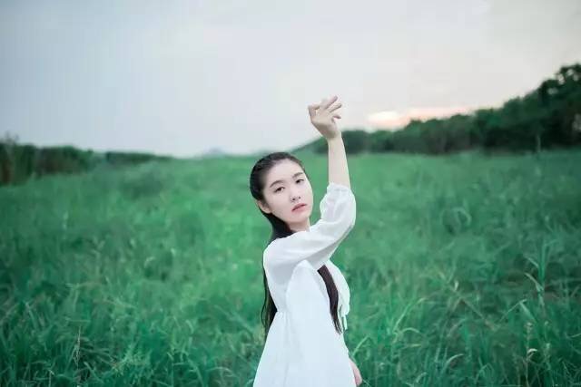 集》是青年诗人 a target="_blank" href="/item/楚凌岚/16588776"