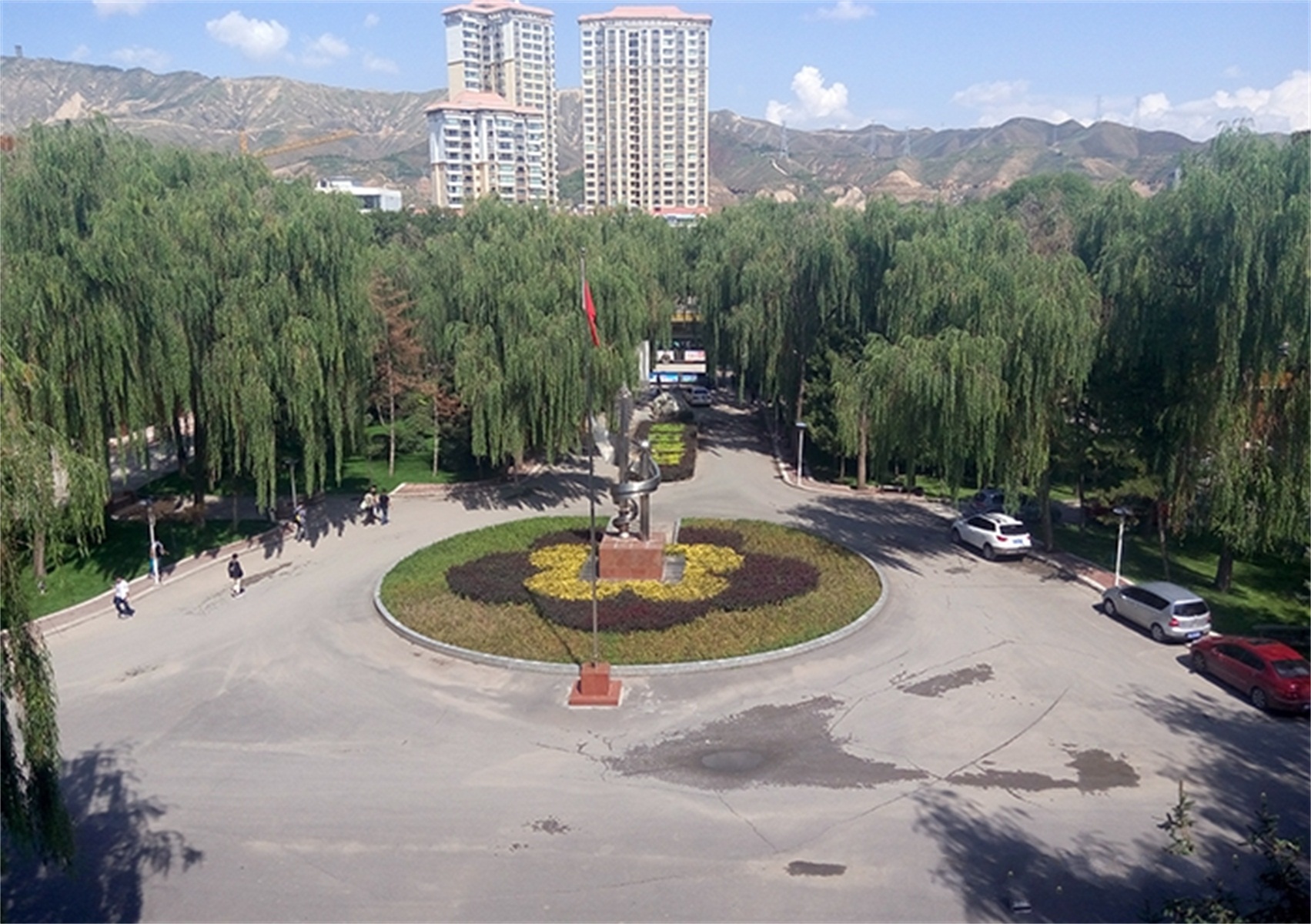 青海民族大学