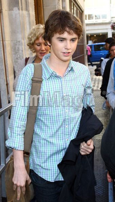  p>弗莱迪·海默(freddie highmore),1992年2月14日出生于英国伦敦