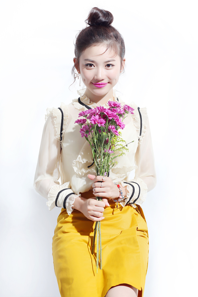  p>辛嘉宝,中国内地女主持人,毕业于 a target="_blank" href="/item