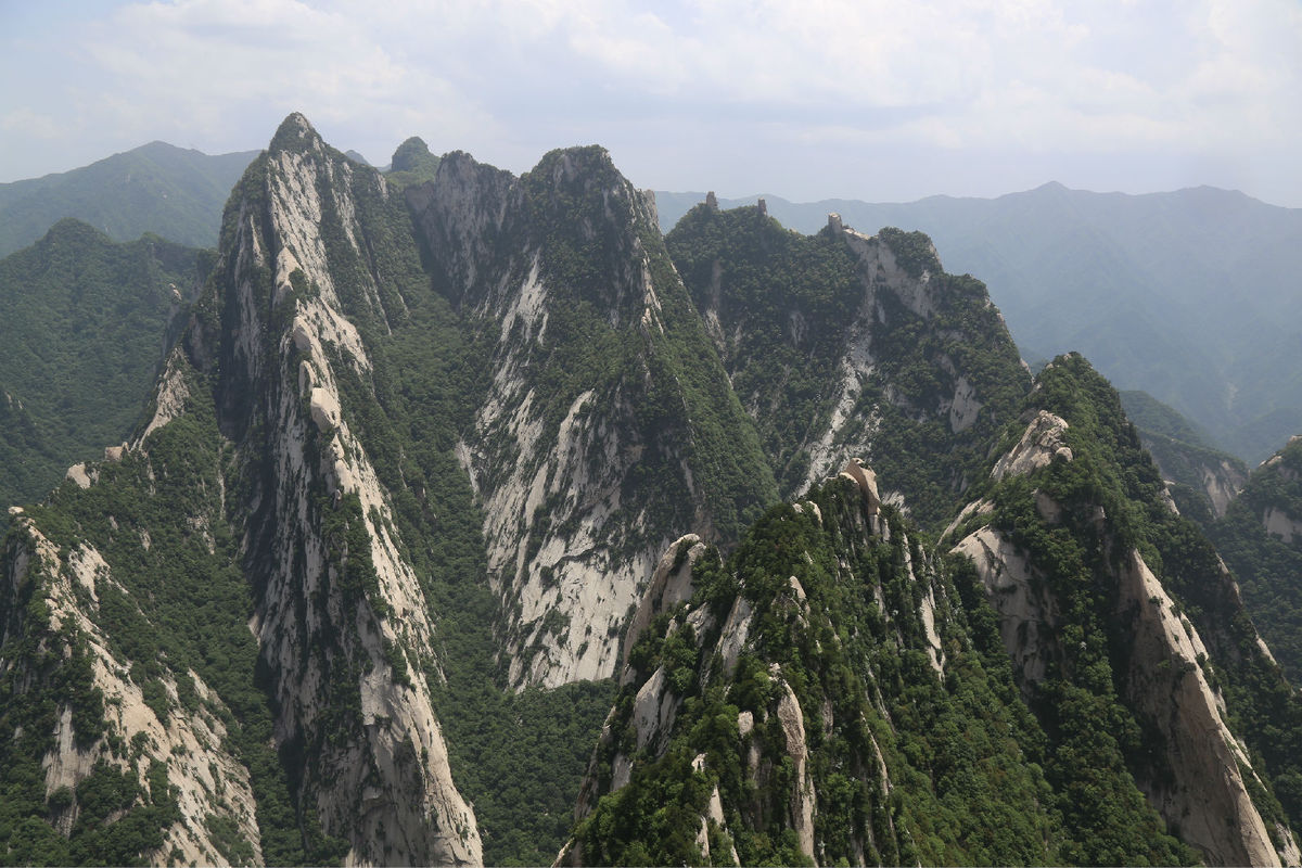  p>三凤山在 a target="_blank" href="/item/华山/198" data-lemmaid