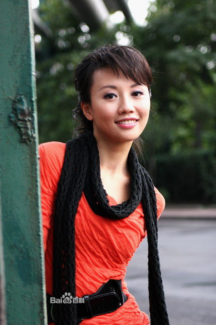  p>石琼璘,1979年10月23日出生于湖南长沙,中国内地节目主持人,毕业于