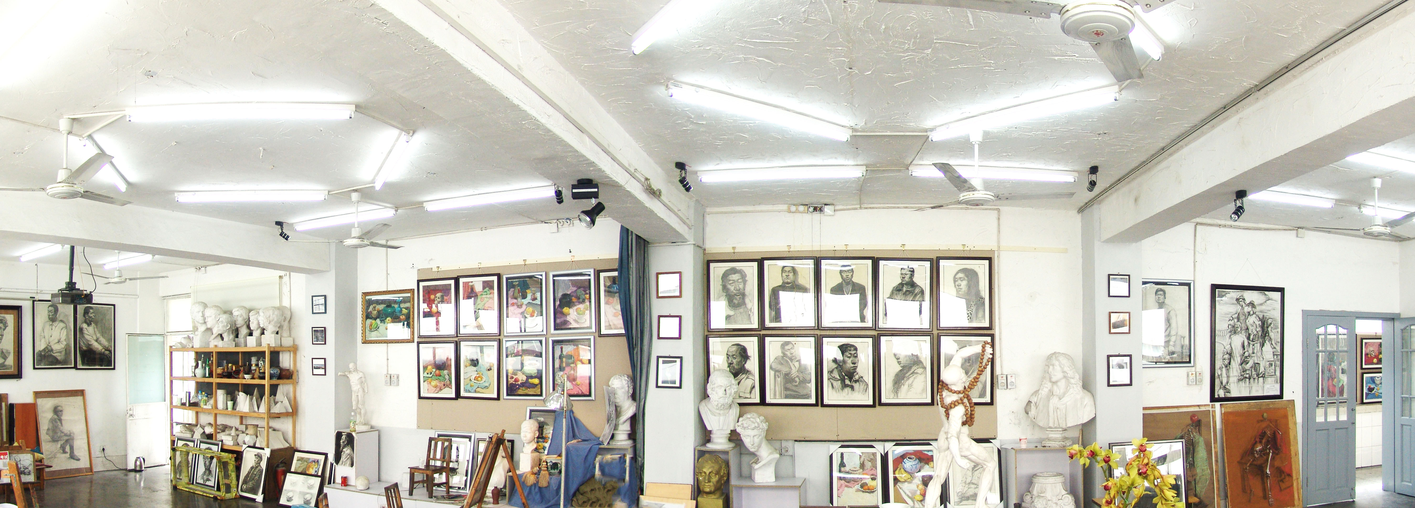 华西艺术培训中心,成立于2000年,是以中央美术学院油画专业毕业的