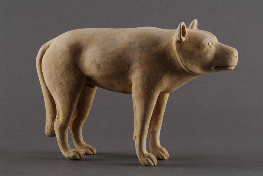 西汉彩绘陶狼犬